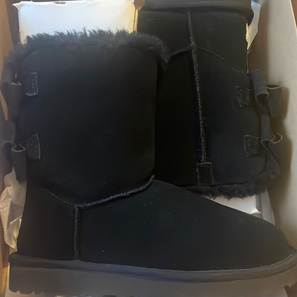 SOLD !!! Brand New UGG Bailey Suede Bow boots
